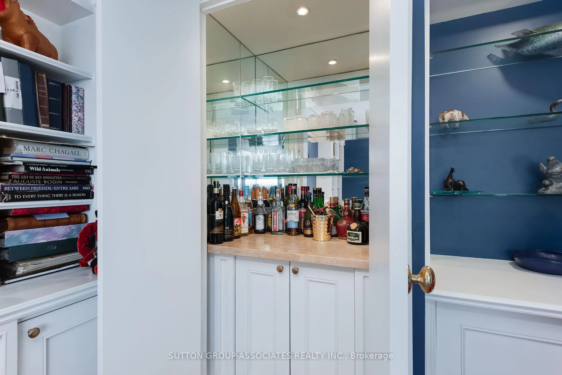 Photo 13 of Unit 1602, 61 St Clair Avenue W, Toronto, Yonge-St. Clair — HOMEH