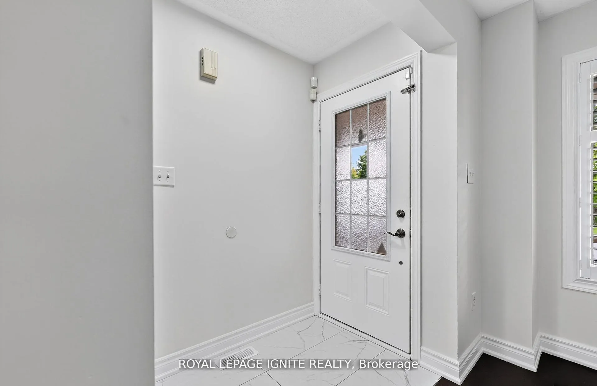 Photo 3 of 71 Norland Circle, Oshawa, Windfields — HOMEH
