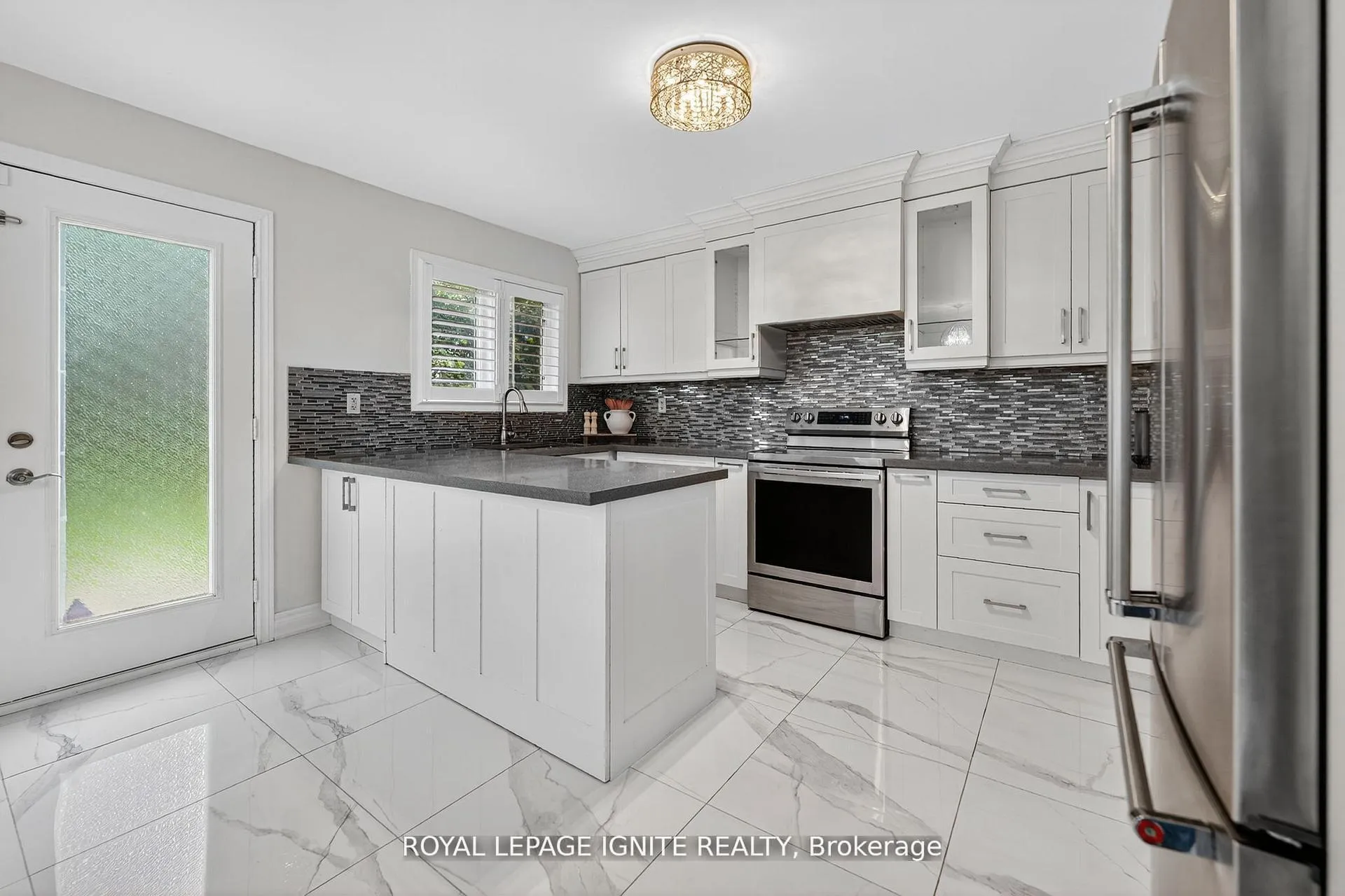 Photo 9 of 71 Norland Circle, Oshawa, Windfields — HOMEH