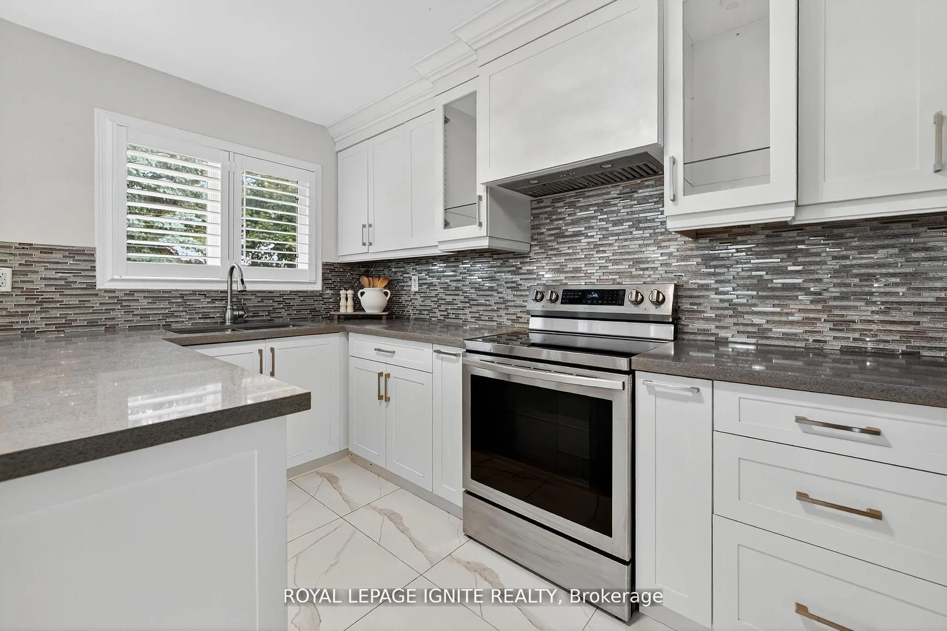 Photo 12 of 71 Norland Circle, Oshawa, Windfields — HOMEH