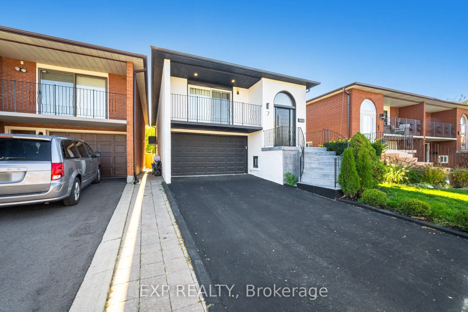 Photo 3 of 7 Boyne Highlands Court, Vaughan, Concord — HOMEH