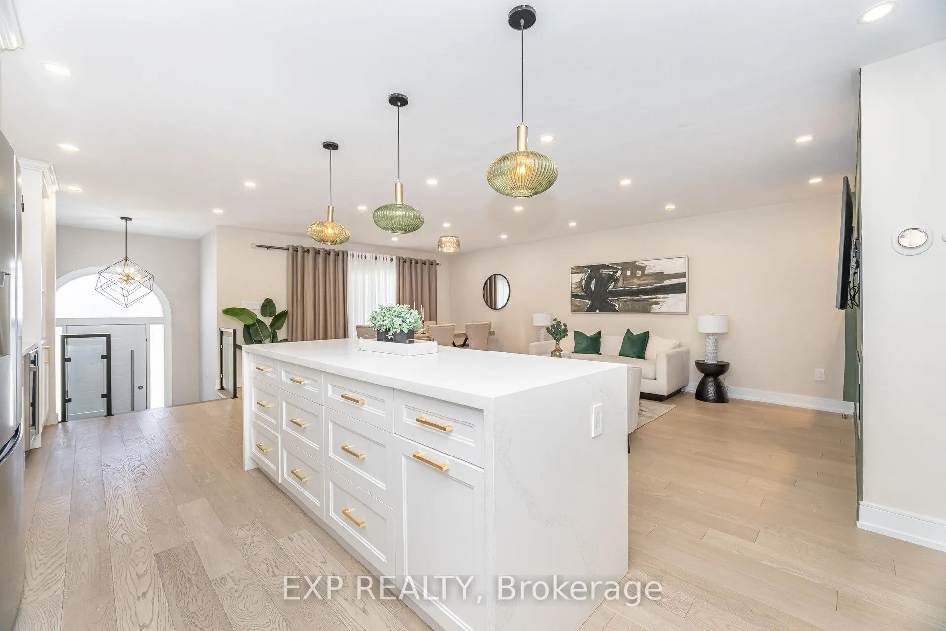 Photo 11 of 7 Boyne Highlands Court, Vaughan, Concord — HOMEH