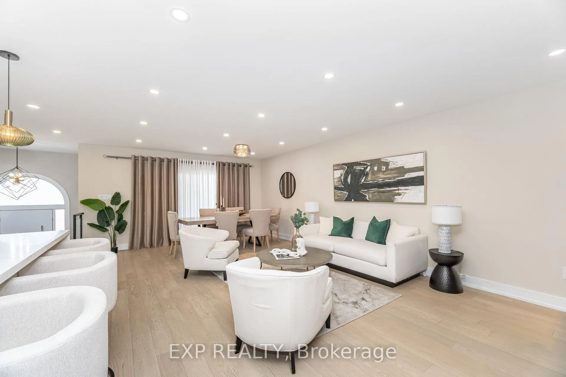 Photo 12 of 7 Boyne Highlands Court, Vaughan, Concord — HOMEH