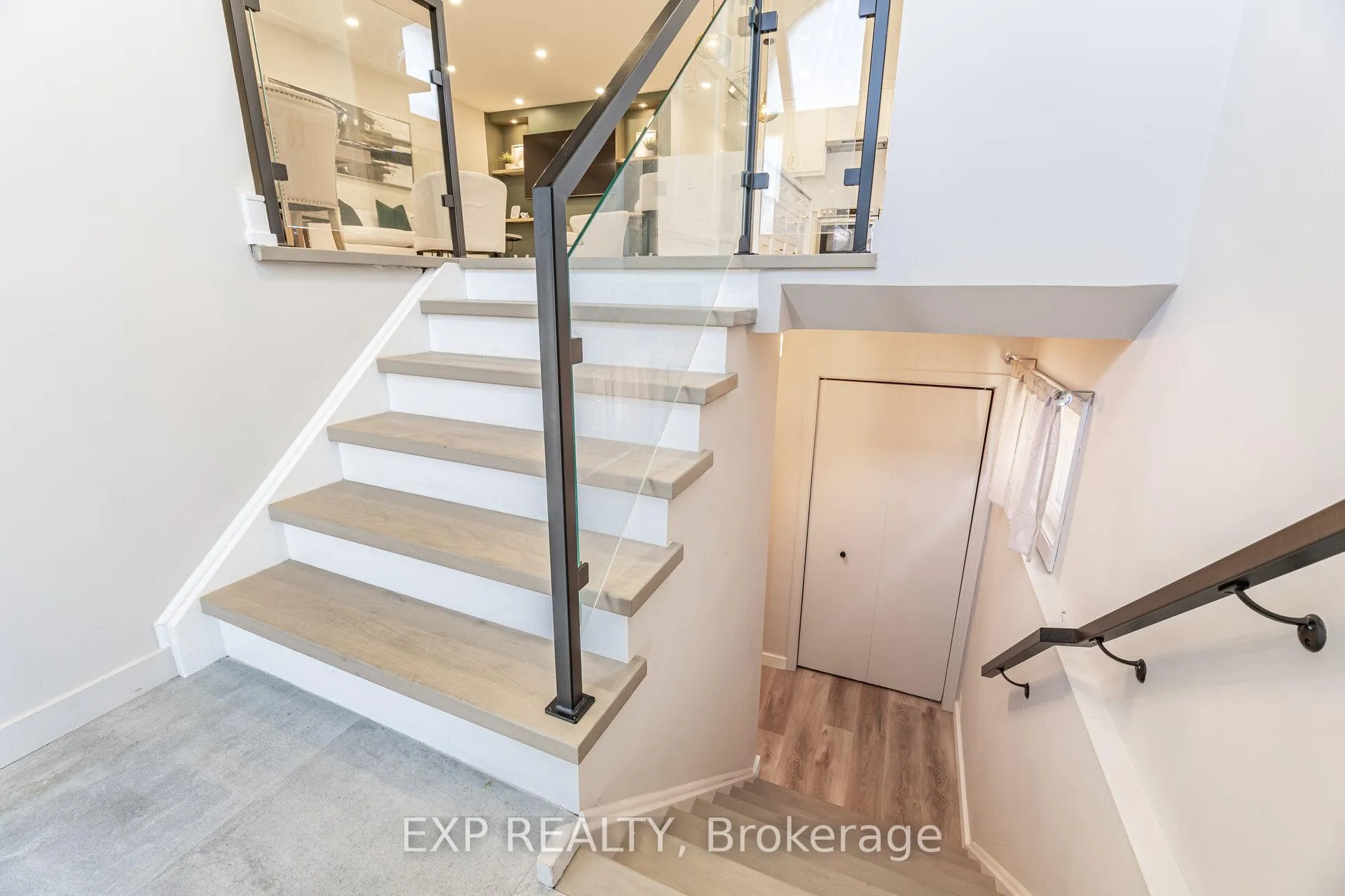 Photo 28 of 7 Boyne Highlands Court, Vaughan, Concord — HOMEH