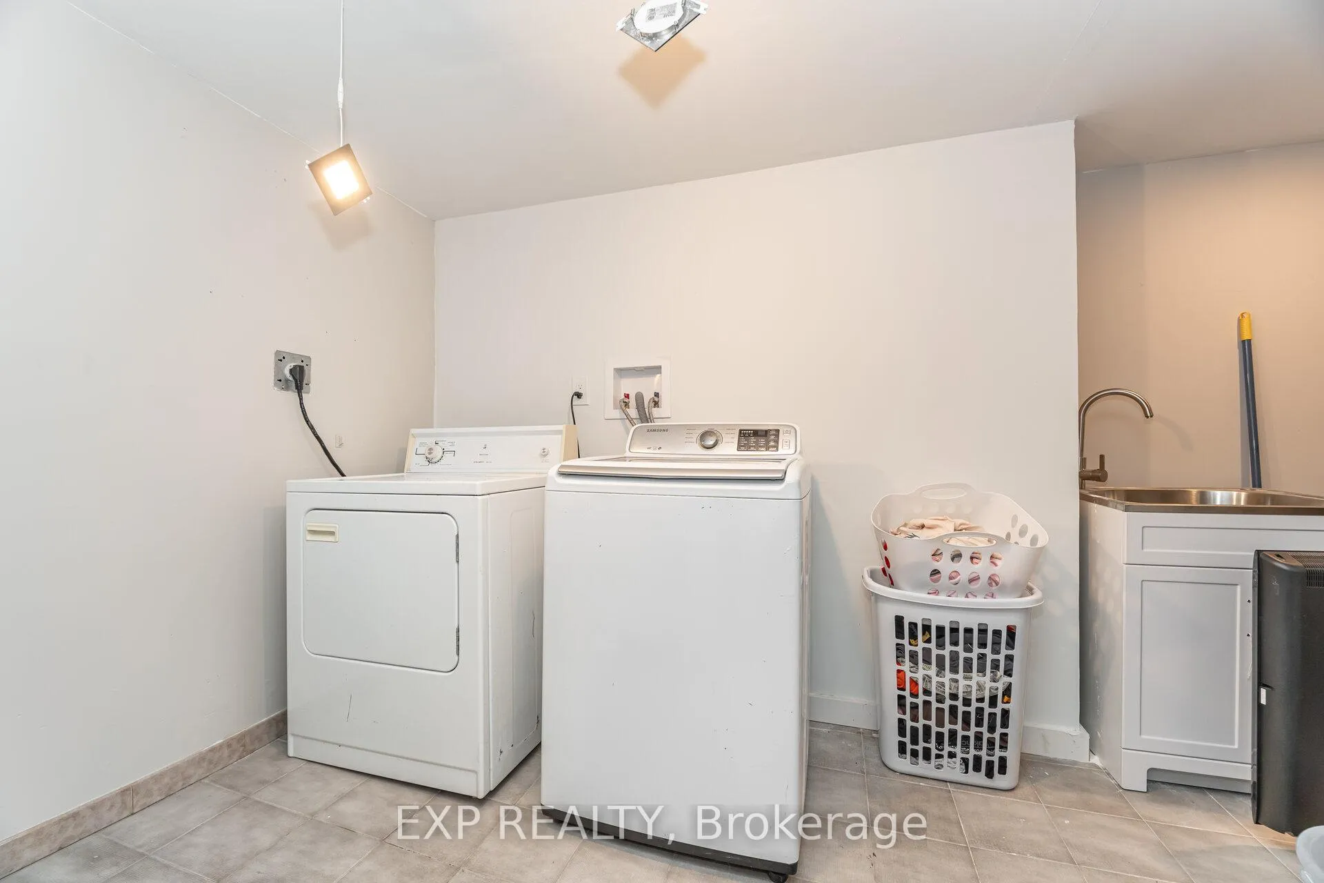 Photo 39 of 7 Boyne Highlands Court, Vaughan, Concord — HOMEH