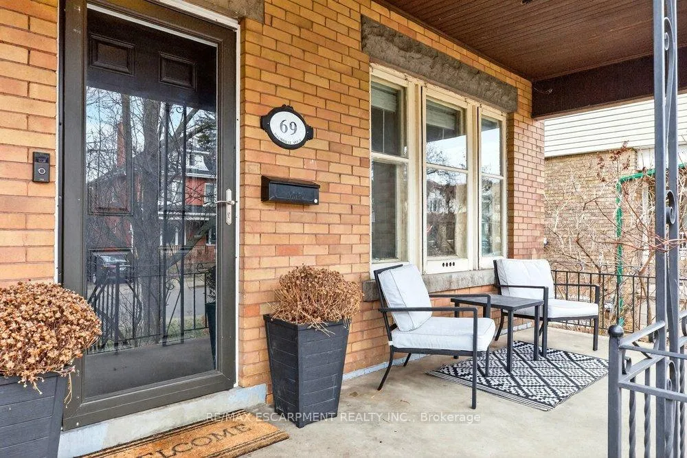 Photo 3 of 69 Balmoral Avenue S, Hamilton, Delta — HOMEH