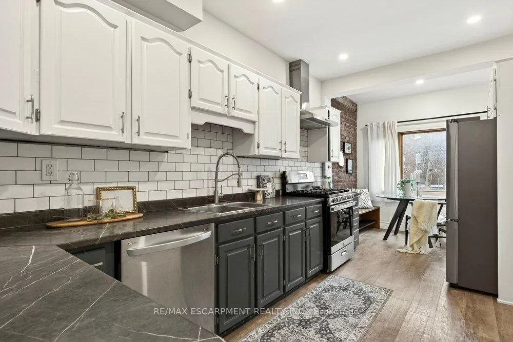 Photo 4 of 69 Balmoral Avenue S, Hamilton, Delta — HOMEH