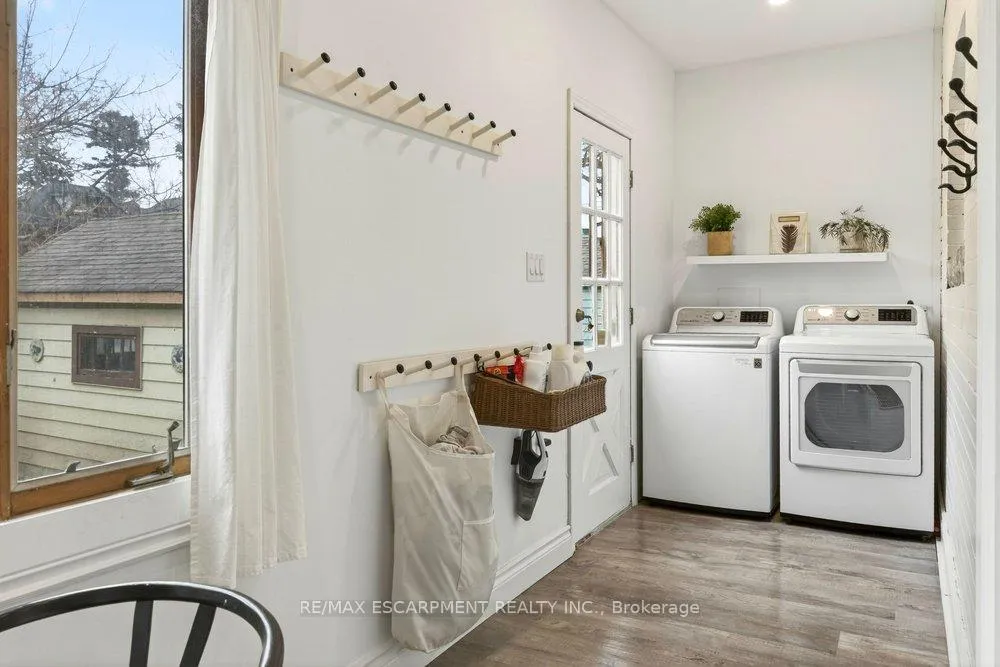 Photo 5 of 69 Balmoral Avenue S, Hamilton, Delta — HOMEH