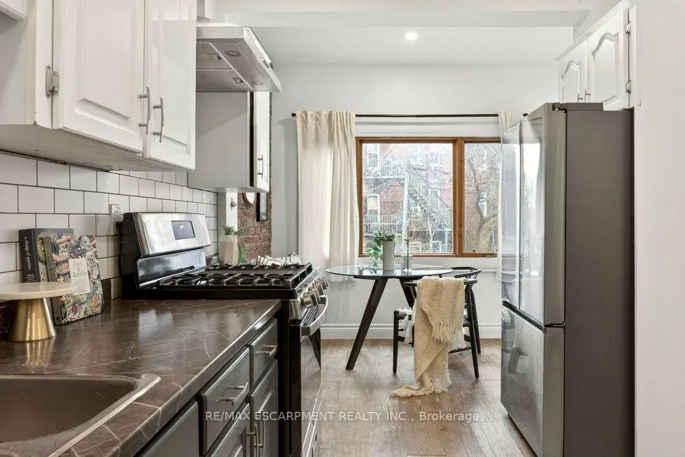 Photo 6 of 69 Balmoral Avenue S, Hamilton, Delta — HOMEH
