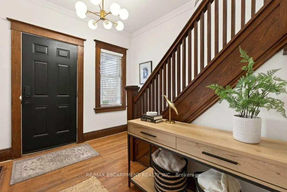 Photo 19 of 69 Balmoral Avenue S, Hamilton, Delta — HOMEH