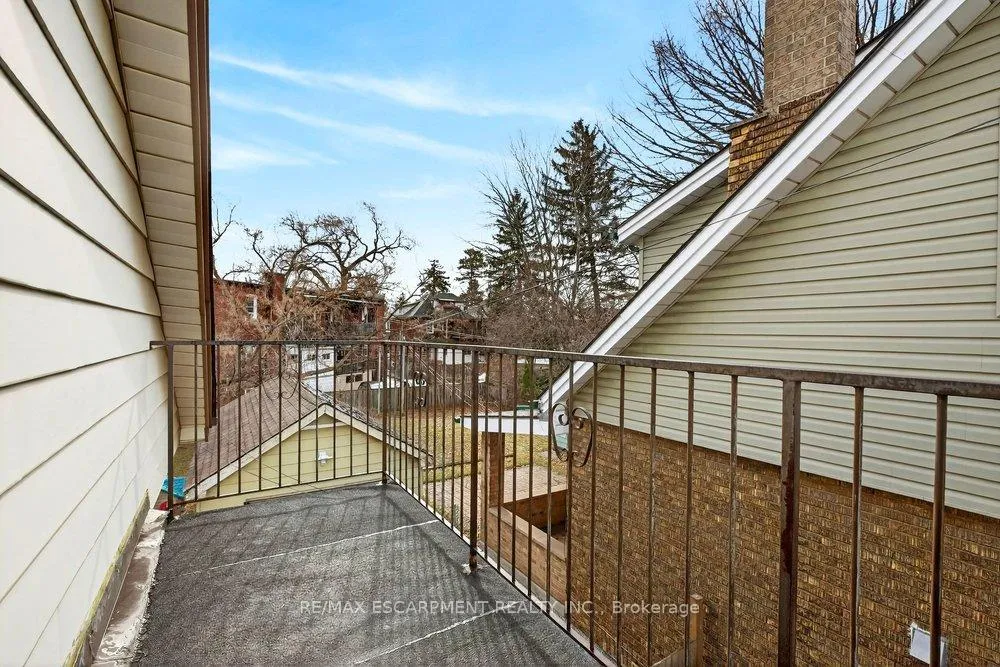 Photo 34 of 69 Balmoral Avenue S, Hamilton, Delta — HOMEH