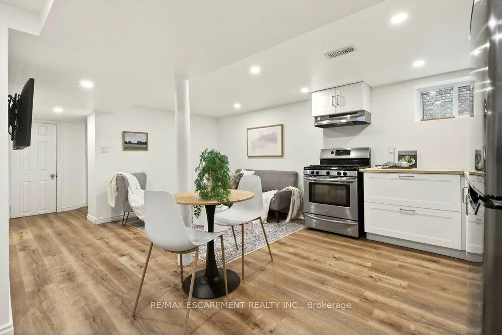Photo 36 of 69 Balmoral Avenue S, Hamilton, Delta — HOMEH