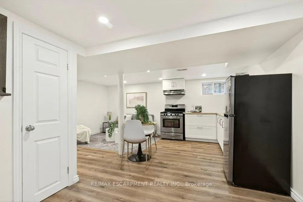 Photo 37 of 69 Balmoral Avenue S, Hamilton, Delta — HOMEH