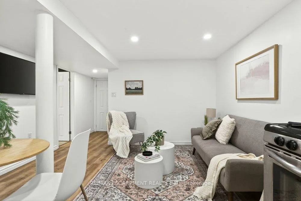 Photo 38 of 69 Balmoral Avenue S, Hamilton, Delta — HOMEH