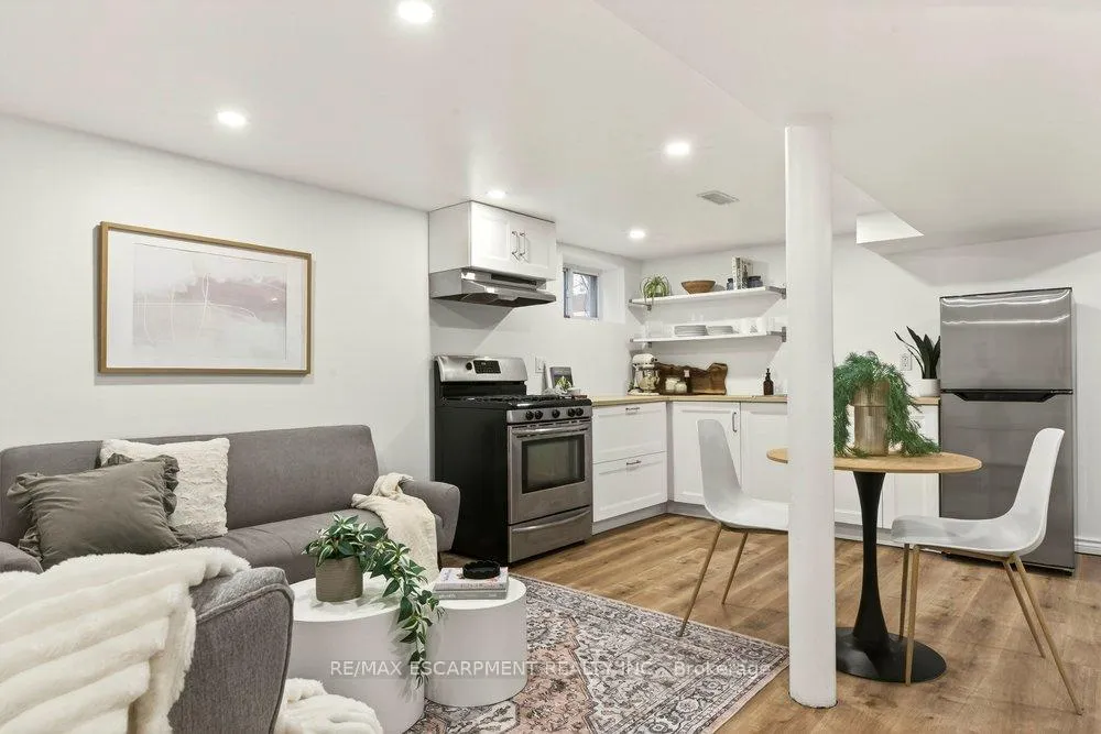 Photo 39 of 69 Balmoral Avenue S, Hamilton, Delta — HOMEH