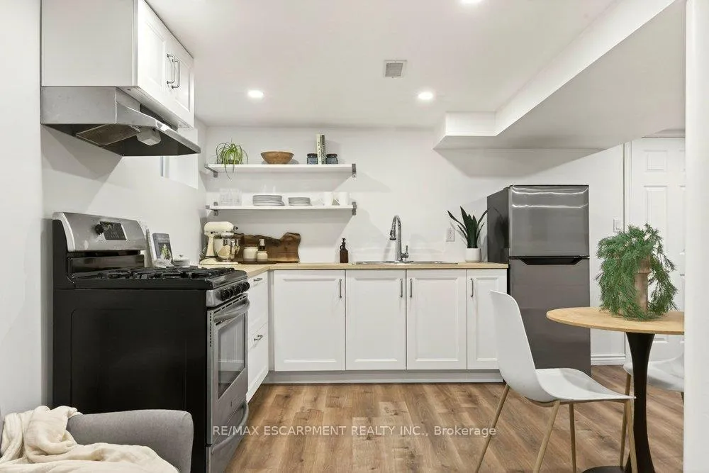 Photo 40 of 69 Balmoral Avenue S, Hamilton, Delta — HOMEH