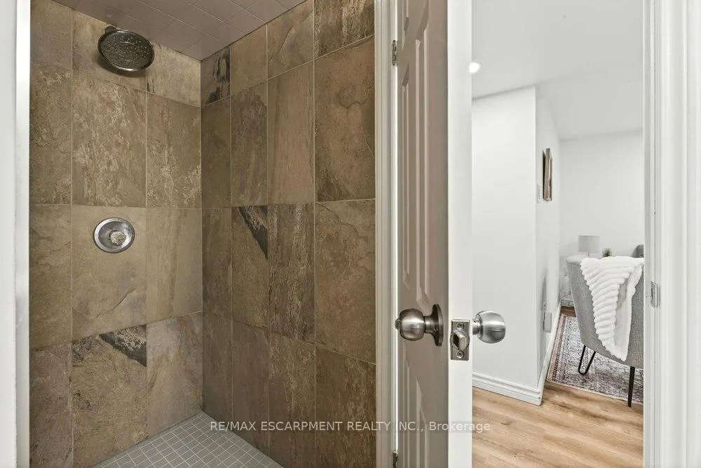 Photo 44 of 69 Balmoral Avenue S, Hamilton, Delta — HOMEH