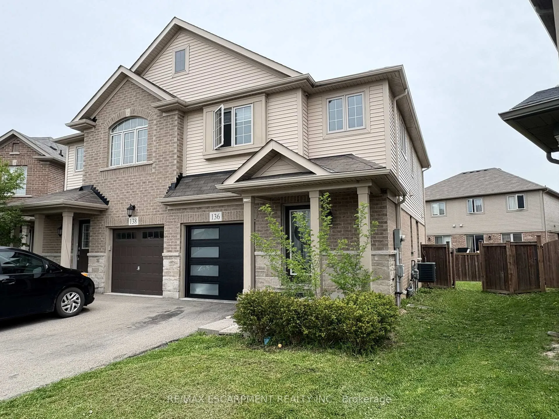 Photo 3 of 136 Westbank Trail, Hamilton, Stoney Creek Mountain — HOMEH