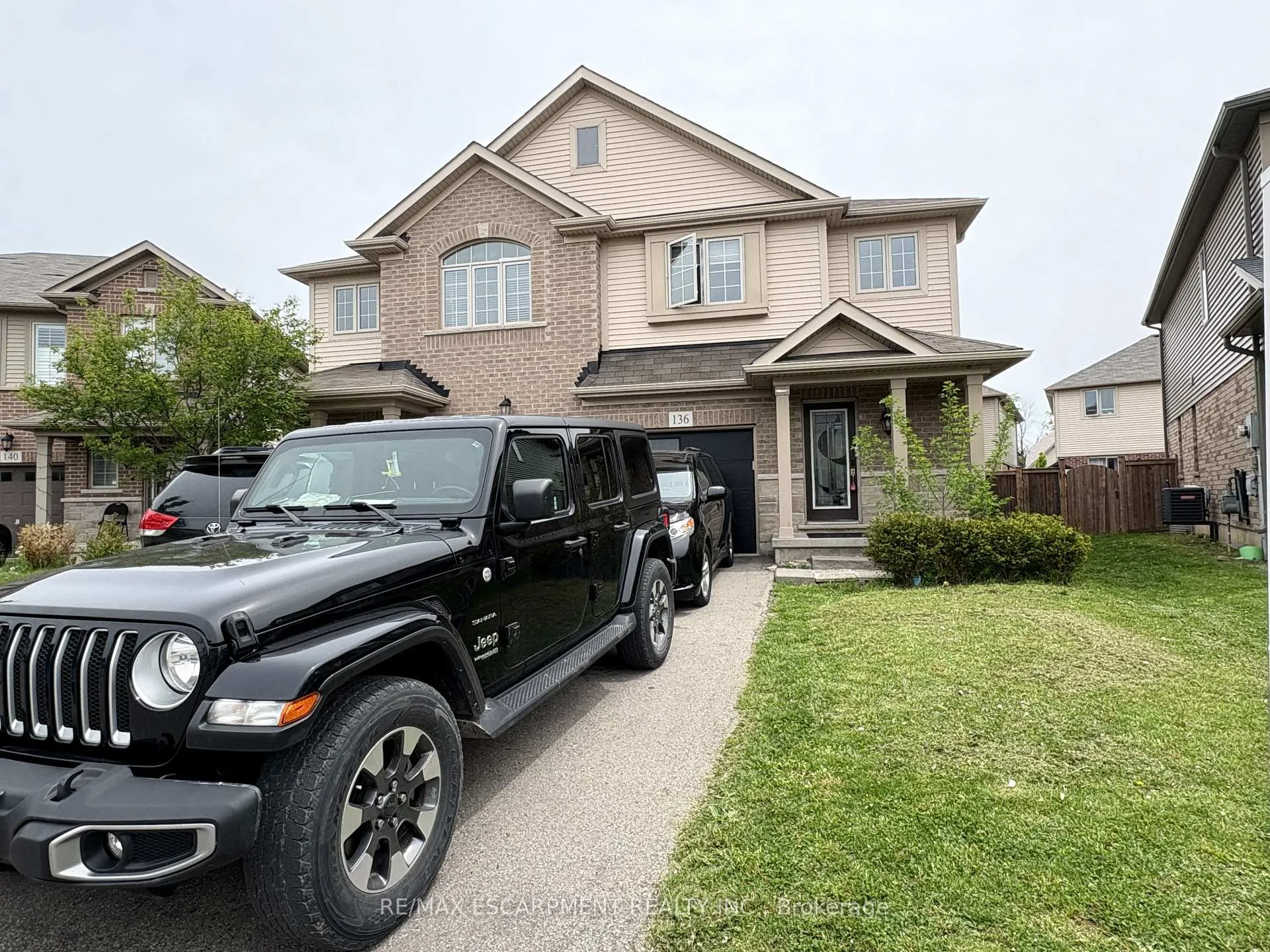 Photo 4 of 136 Westbank Trail, Hamilton, Stoney Creek Mountain — HOMEH