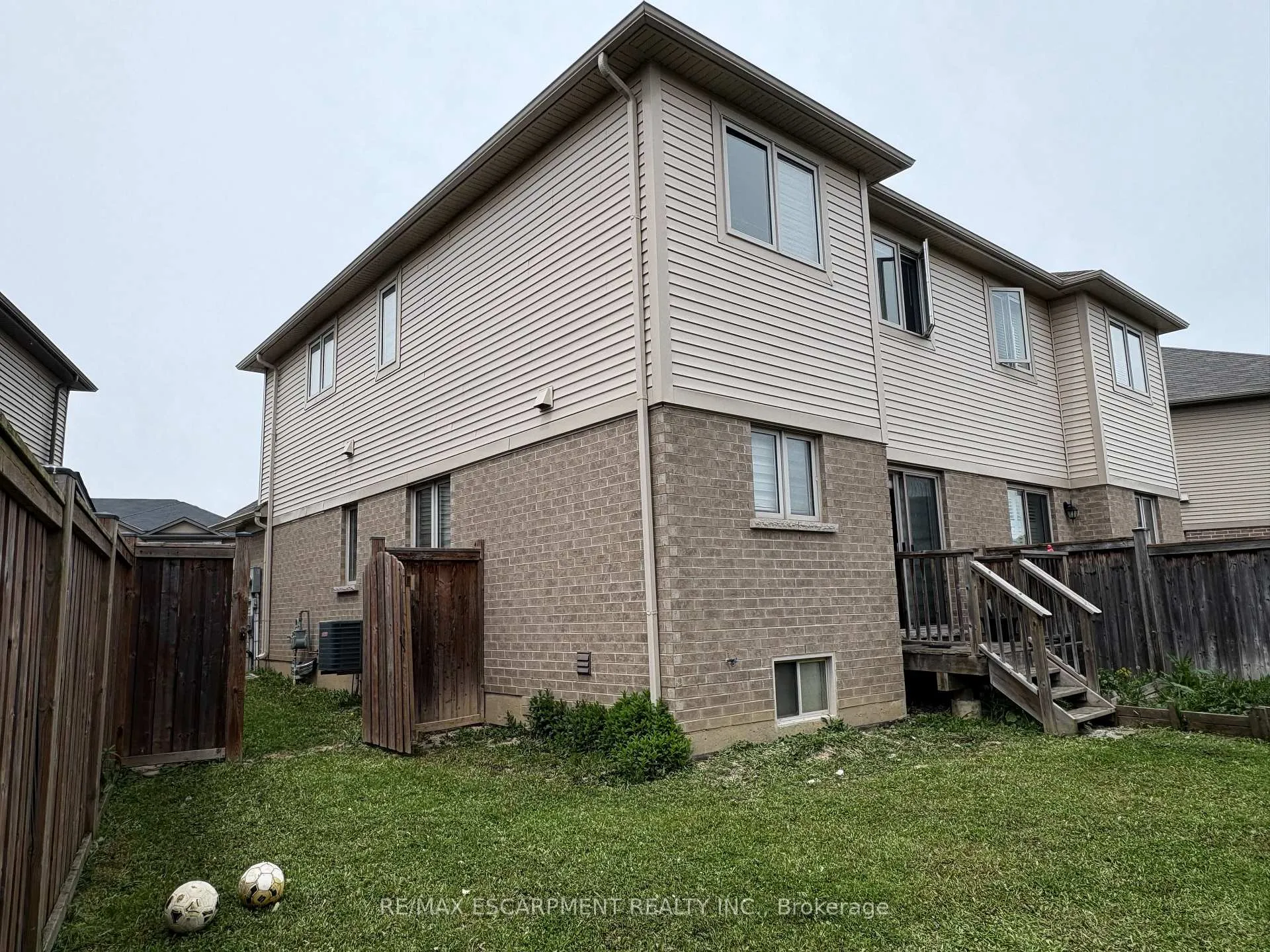 Photo 8 of 136 Westbank Trail, Hamilton, Stoney Creek Mountain — HOMEH