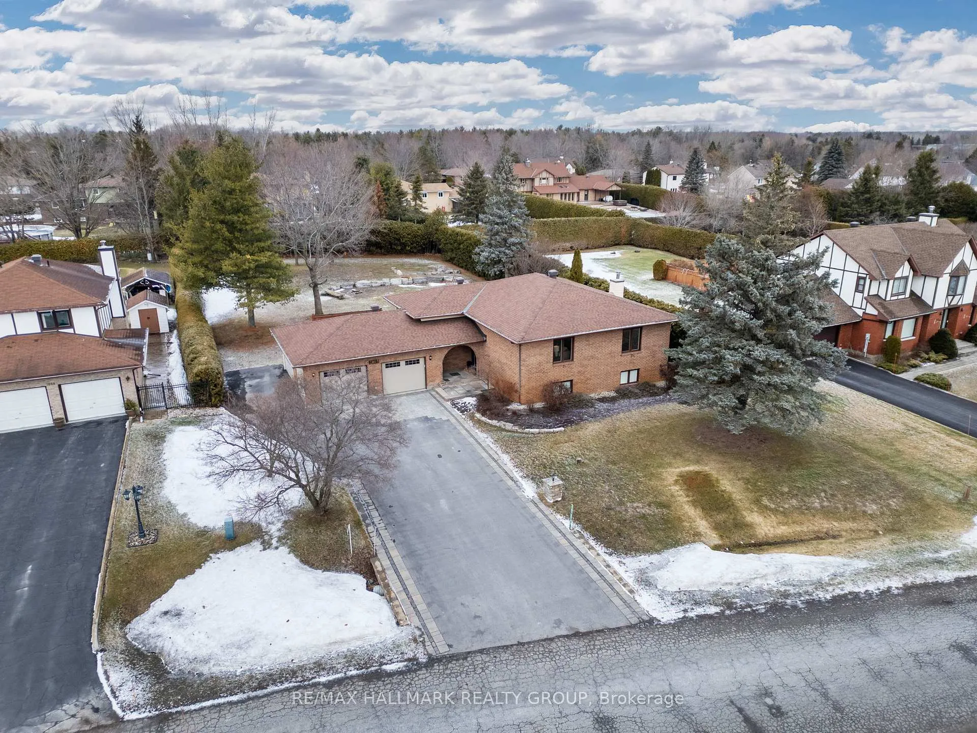 Photo 2 of 7055 Shadow Ridge Drive, Ottawa, Greely — HOMEH