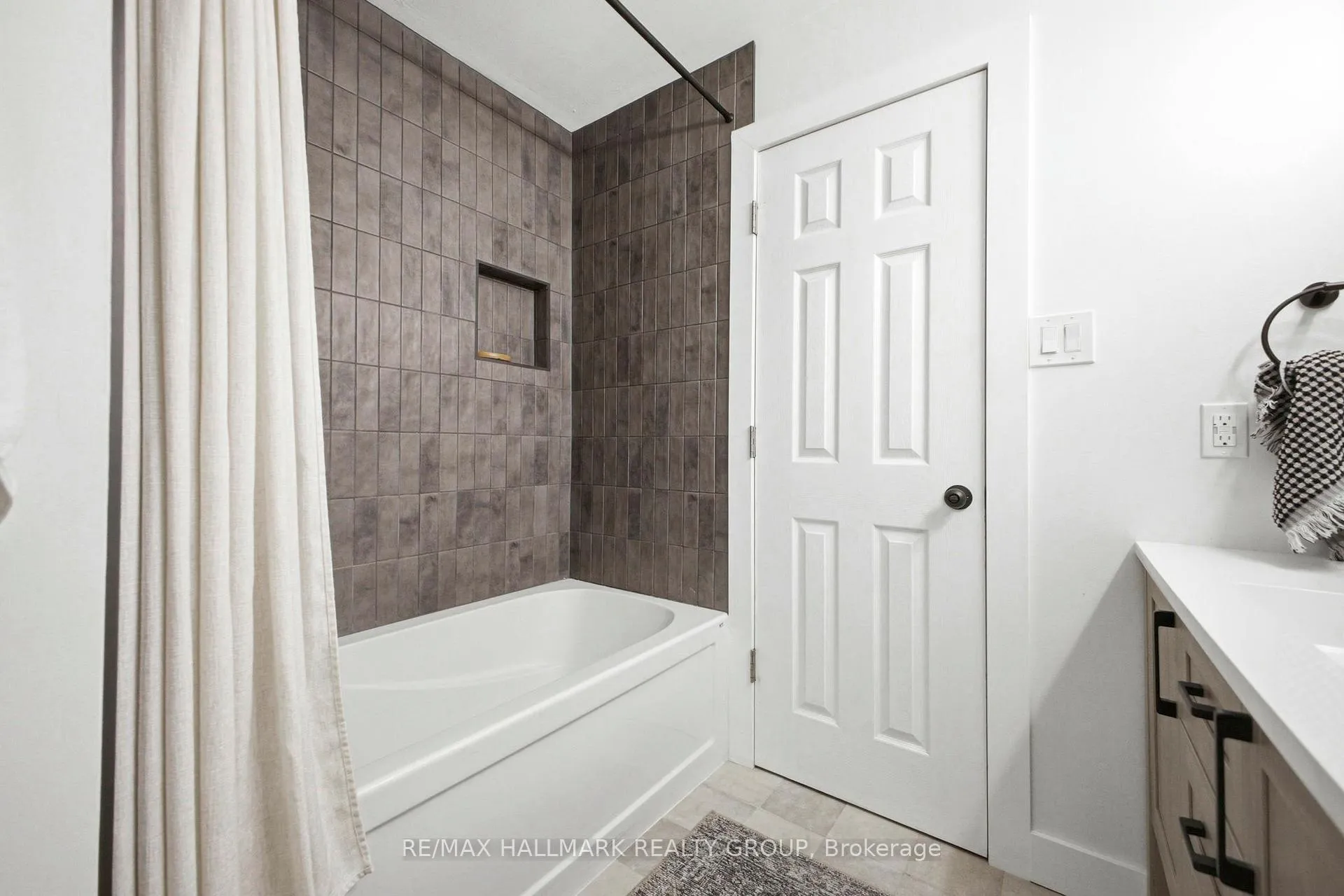 Photo 14 of 7055 Shadow Ridge Drive, Ottawa, Greely — HOMEH