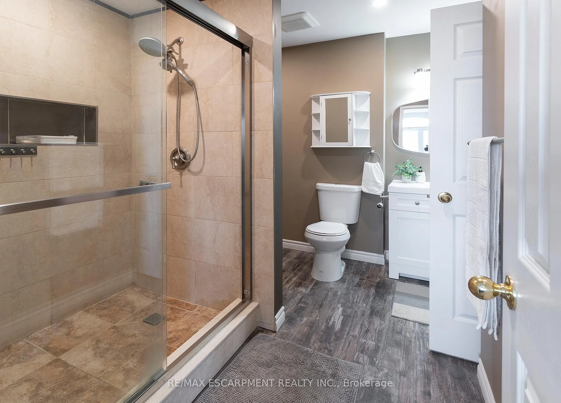 Photo 10 of 80 Foxborough Drive, Hamilton, Ancaster — HOMEH