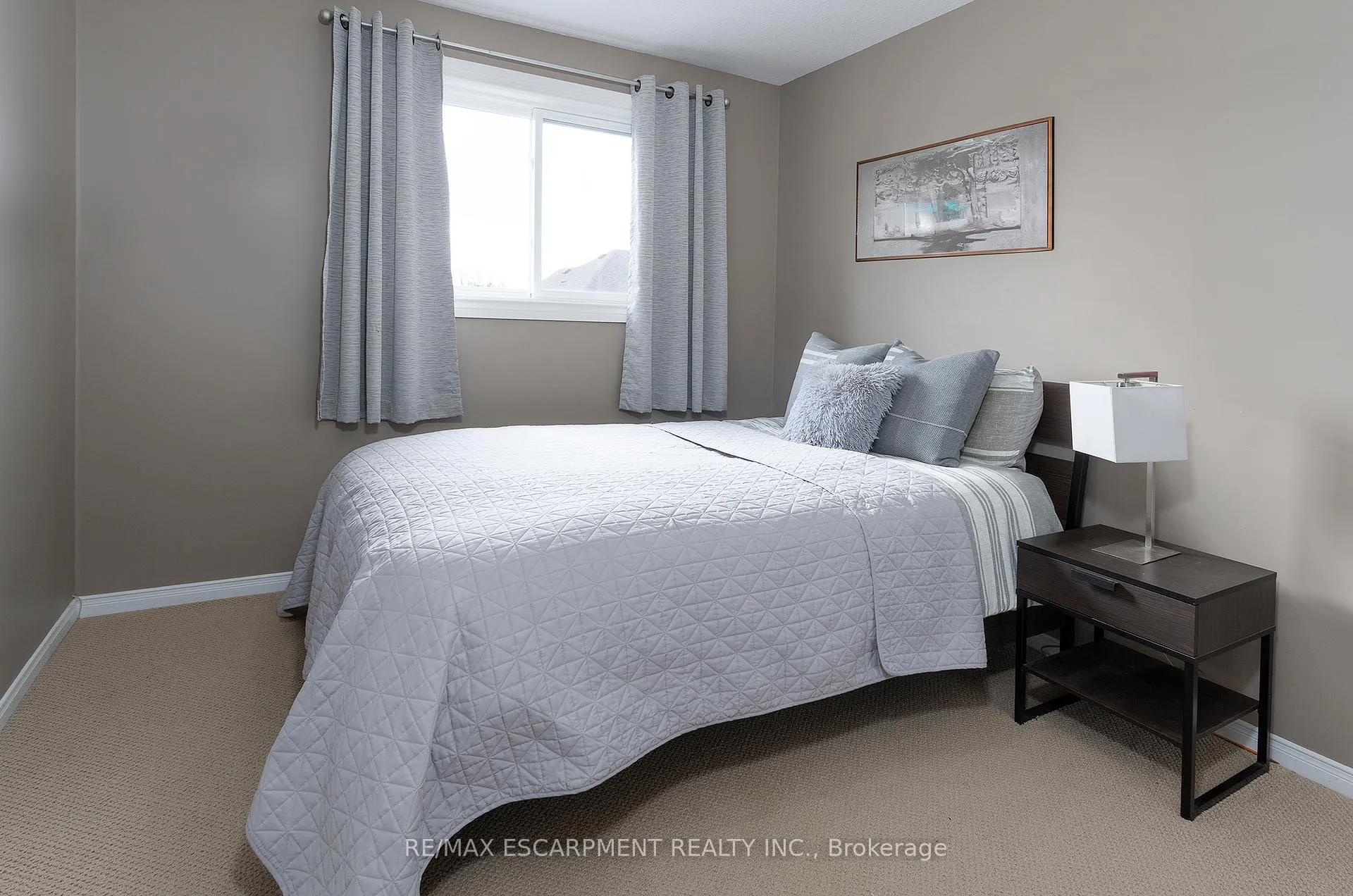 Photo 11 of 80 Foxborough Drive, Hamilton, Ancaster — HOMEH