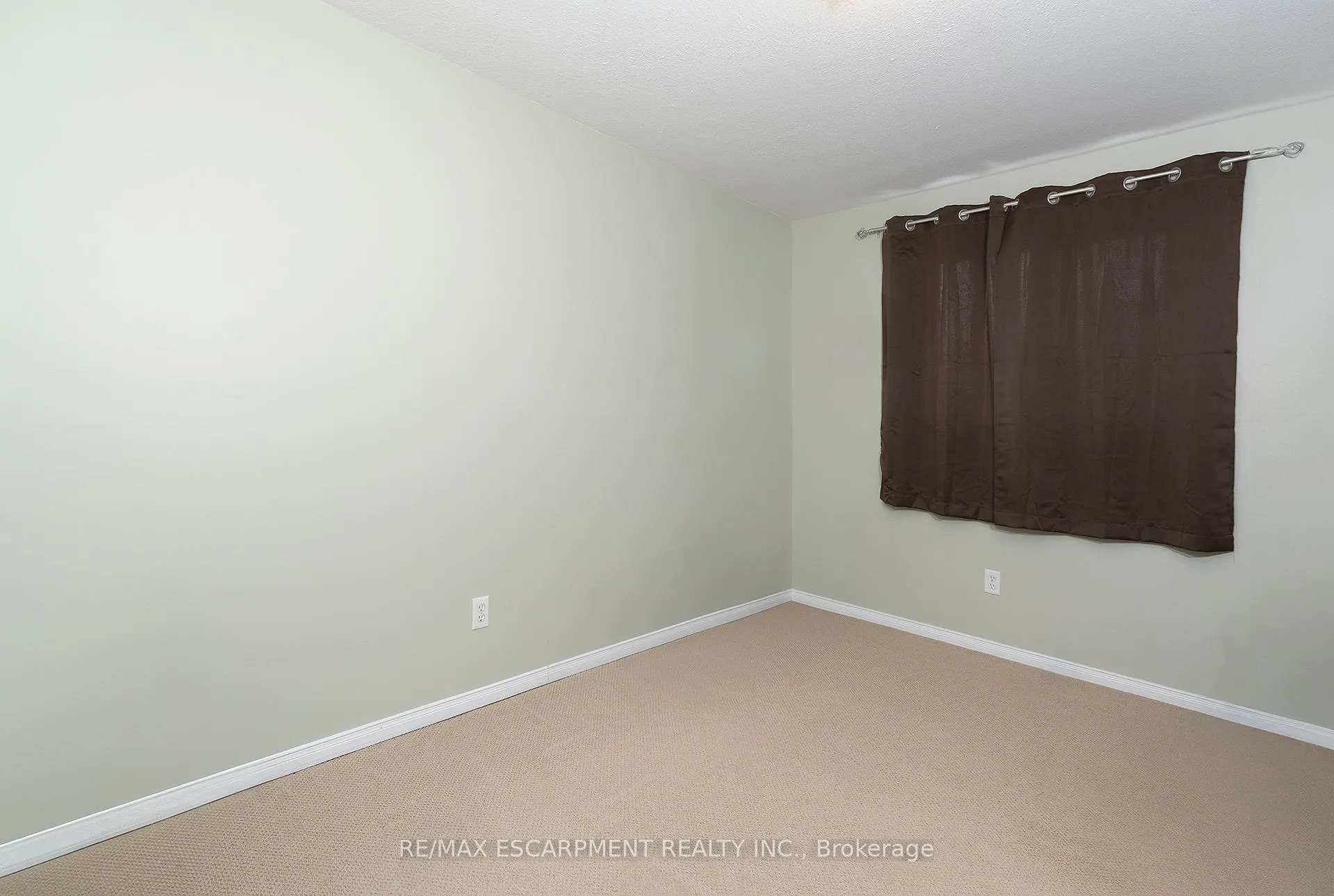 Photo 12 of 80 Foxborough Drive, Hamilton, Ancaster — HOMEH