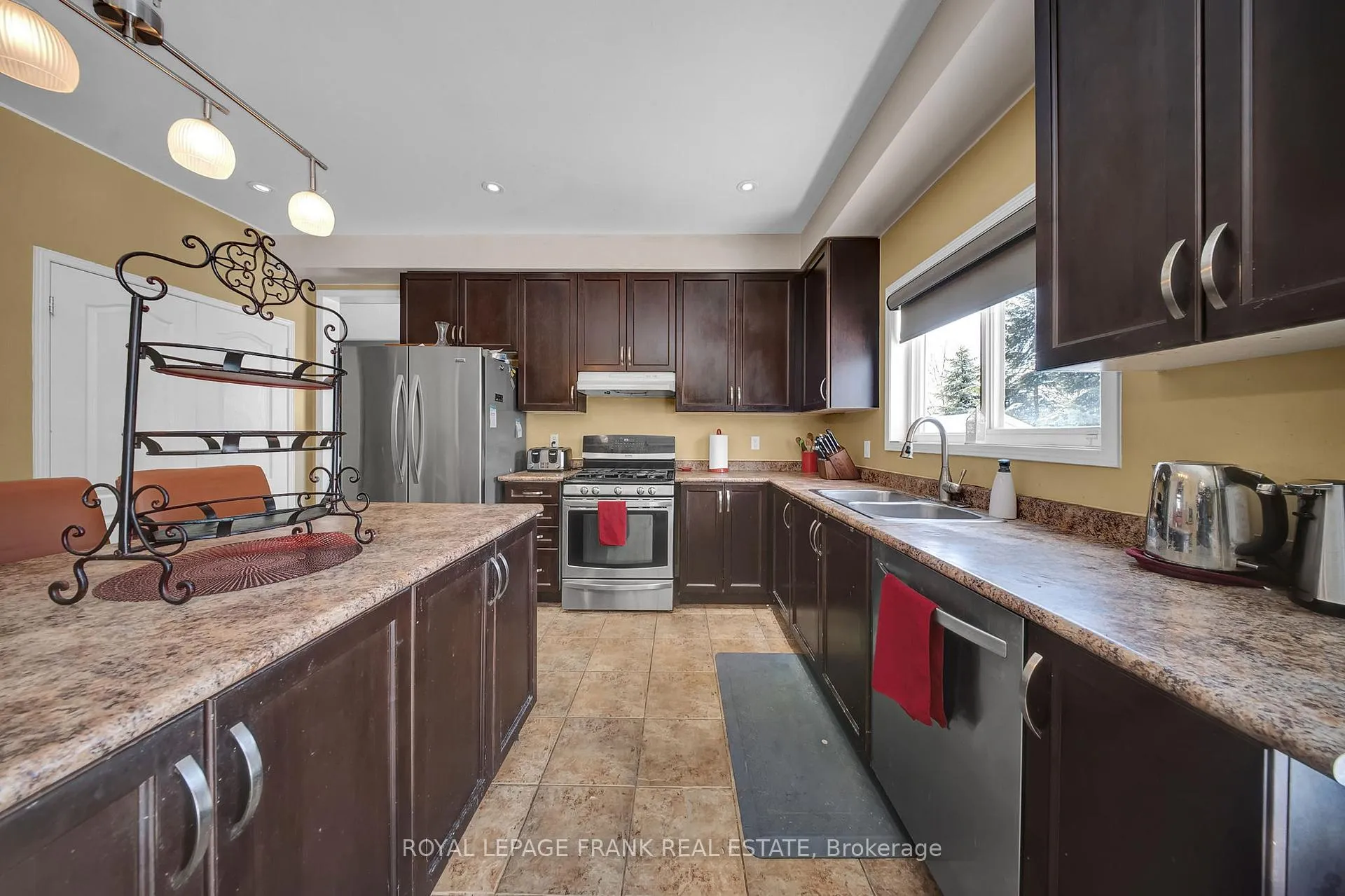 Photo 10 of 2300 Bridle Road, Oshawa, Windfields — HOMEH