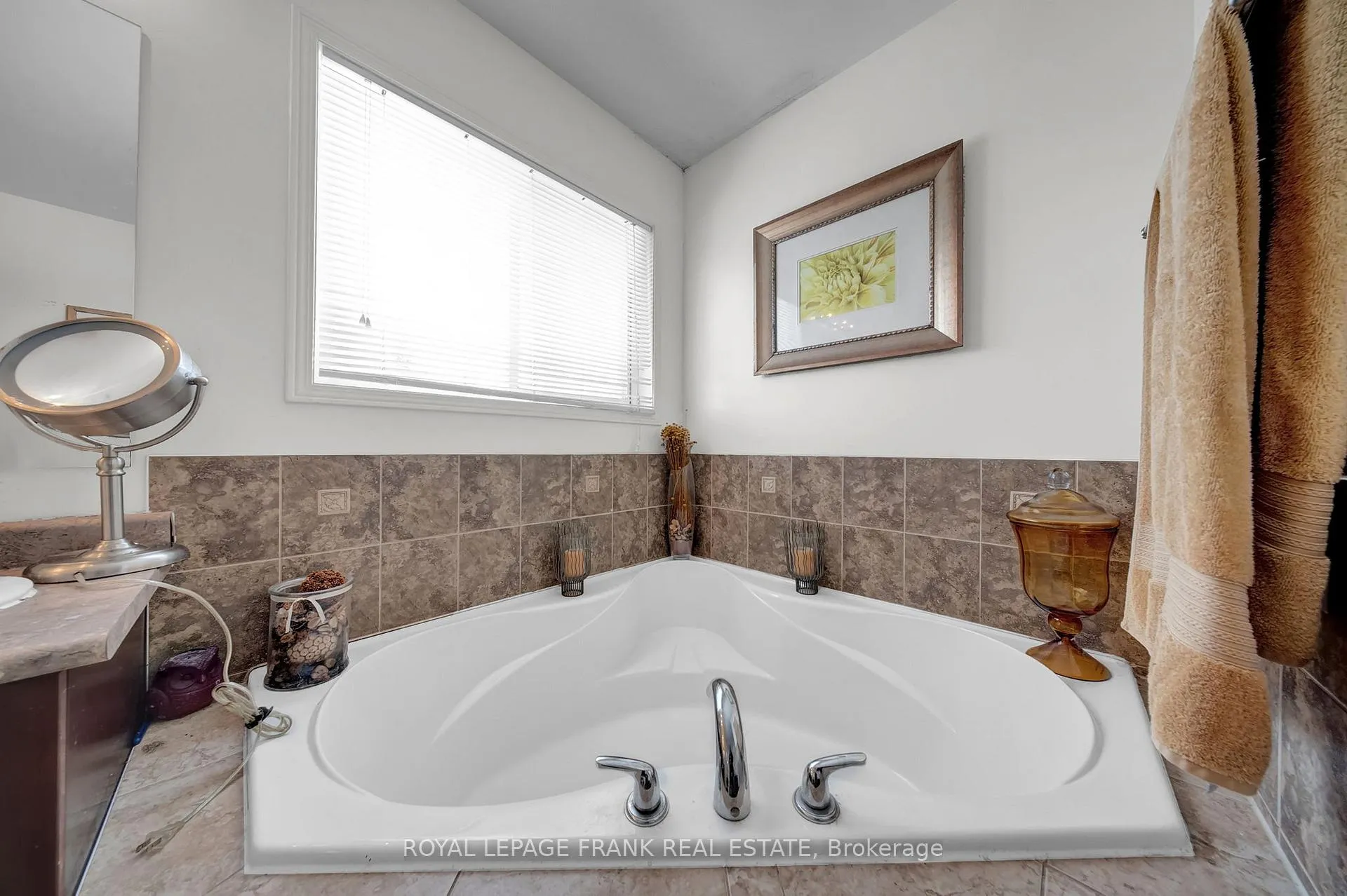 Photo 28 of 2300 Bridle Road, Oshawa, Windfields — HOMEH