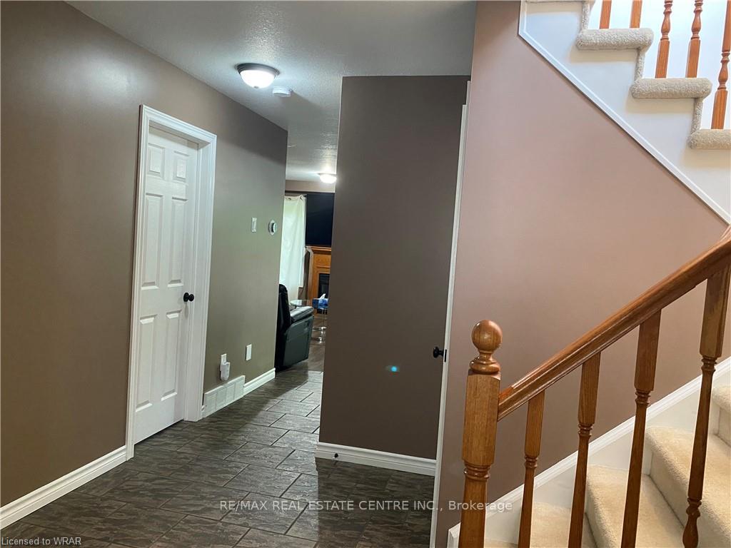 Photo 4 of 226 Bush Clover Crescent, Kitchener — HOMEH