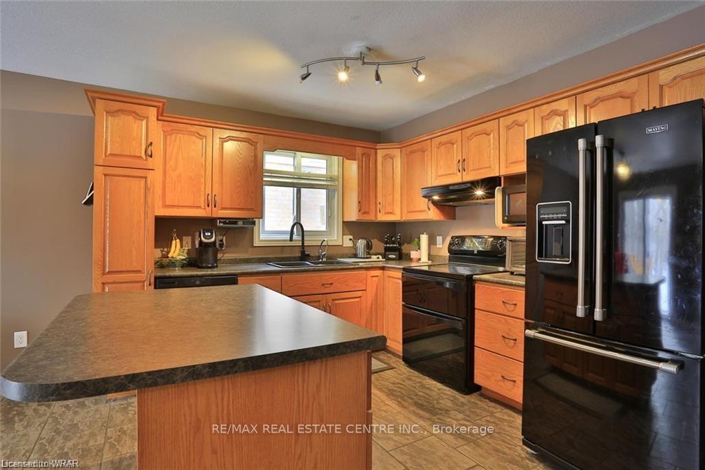 Photo 5 of 226 Bush Clover Crescent, Kitchener — HOMEH