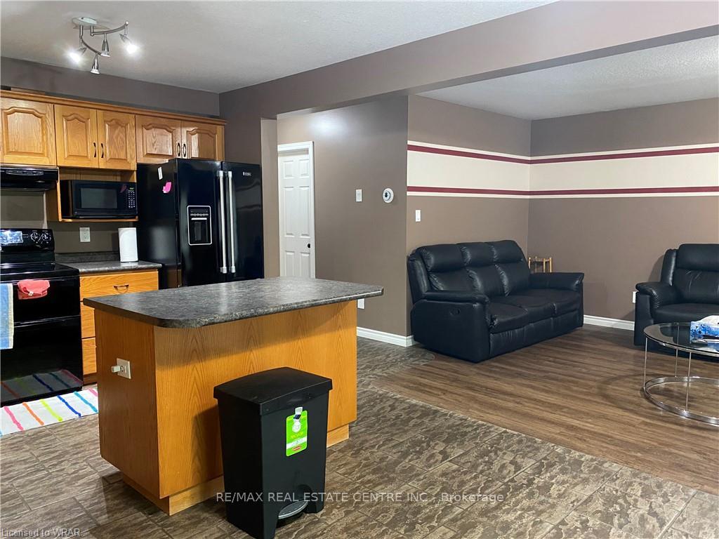 Photo 9 of 226 Bush Clover Crescent, Kitchener — HOMEH