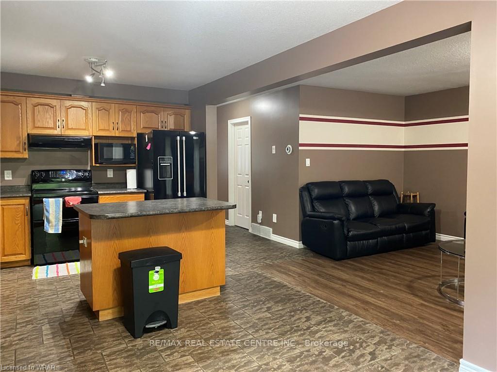 Photo 10 of 226 Bush Clover Crescent, Kitchener — HOMEH