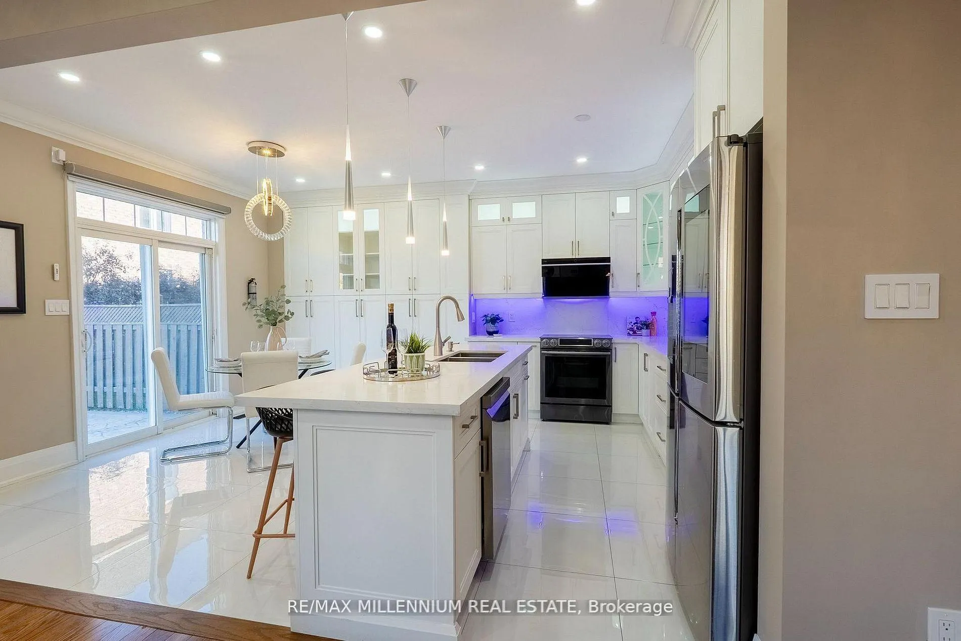 Photo 4 of 1 Bracknell Avenue, Markham, Berczy — HOMEH