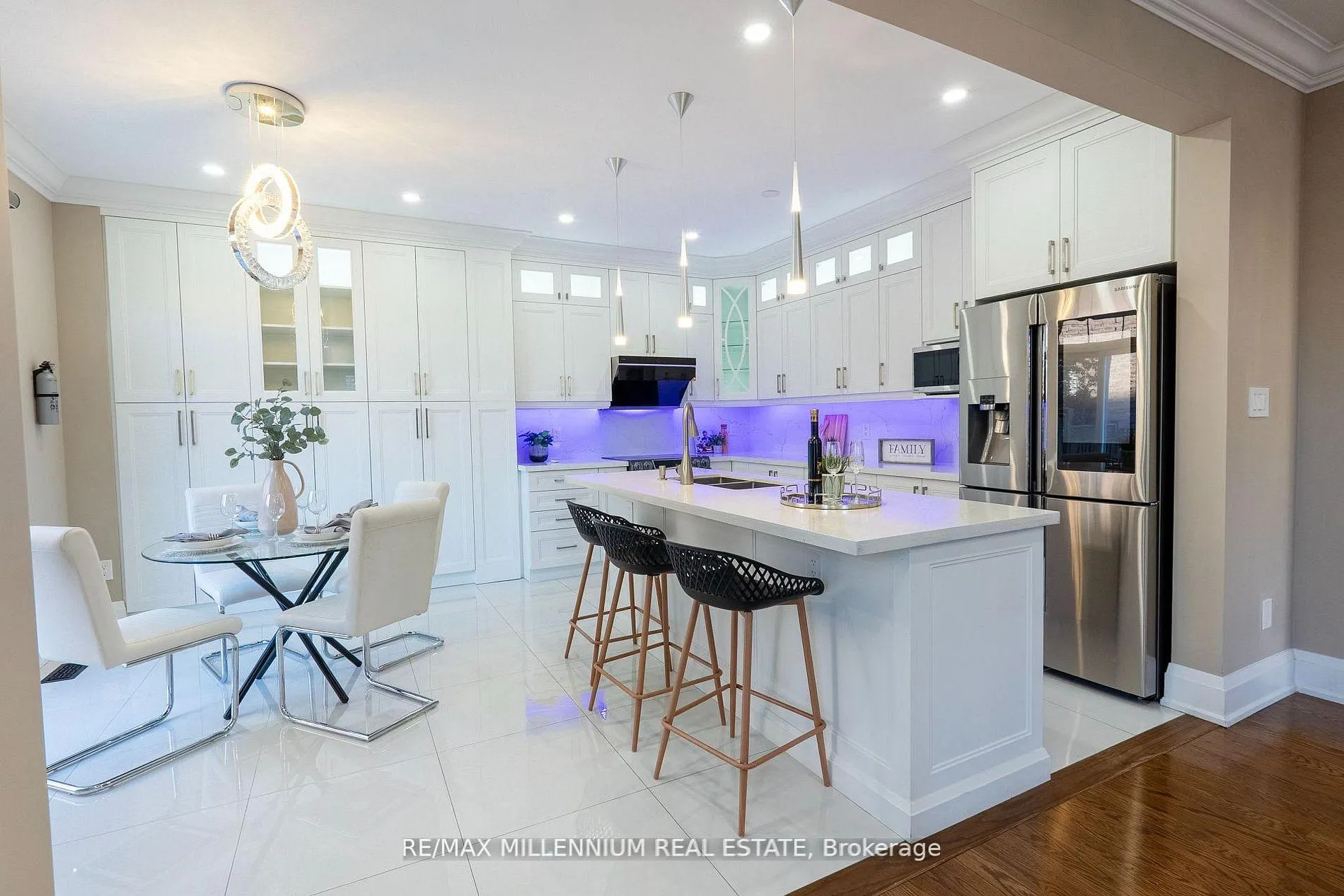 Photo 6 of 1 Bracknell Avenue, Markham, Berczy — HOMEH