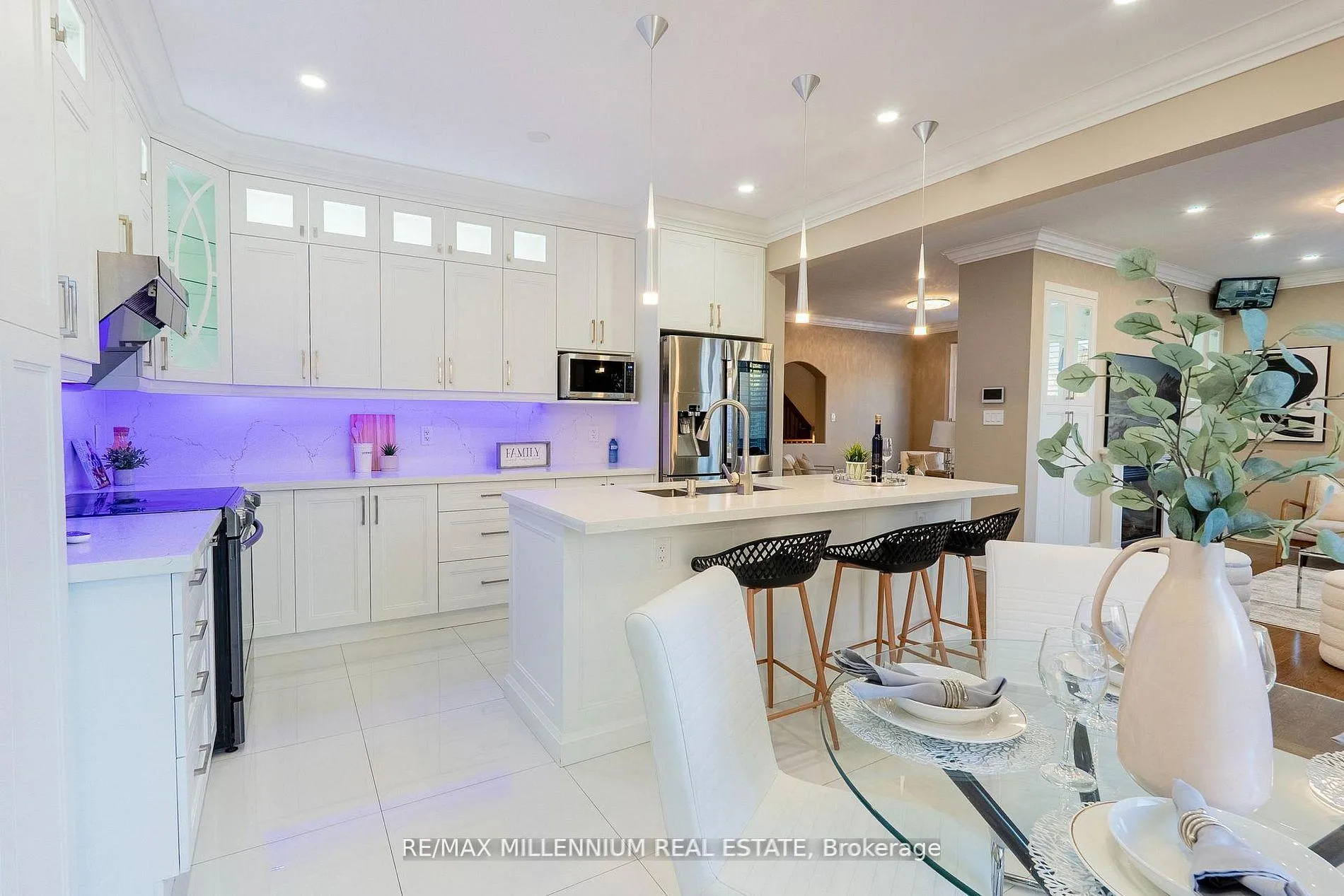 Photo 7 of 1 Bracknell Avenue, Markham, Berczy — HOMEH
