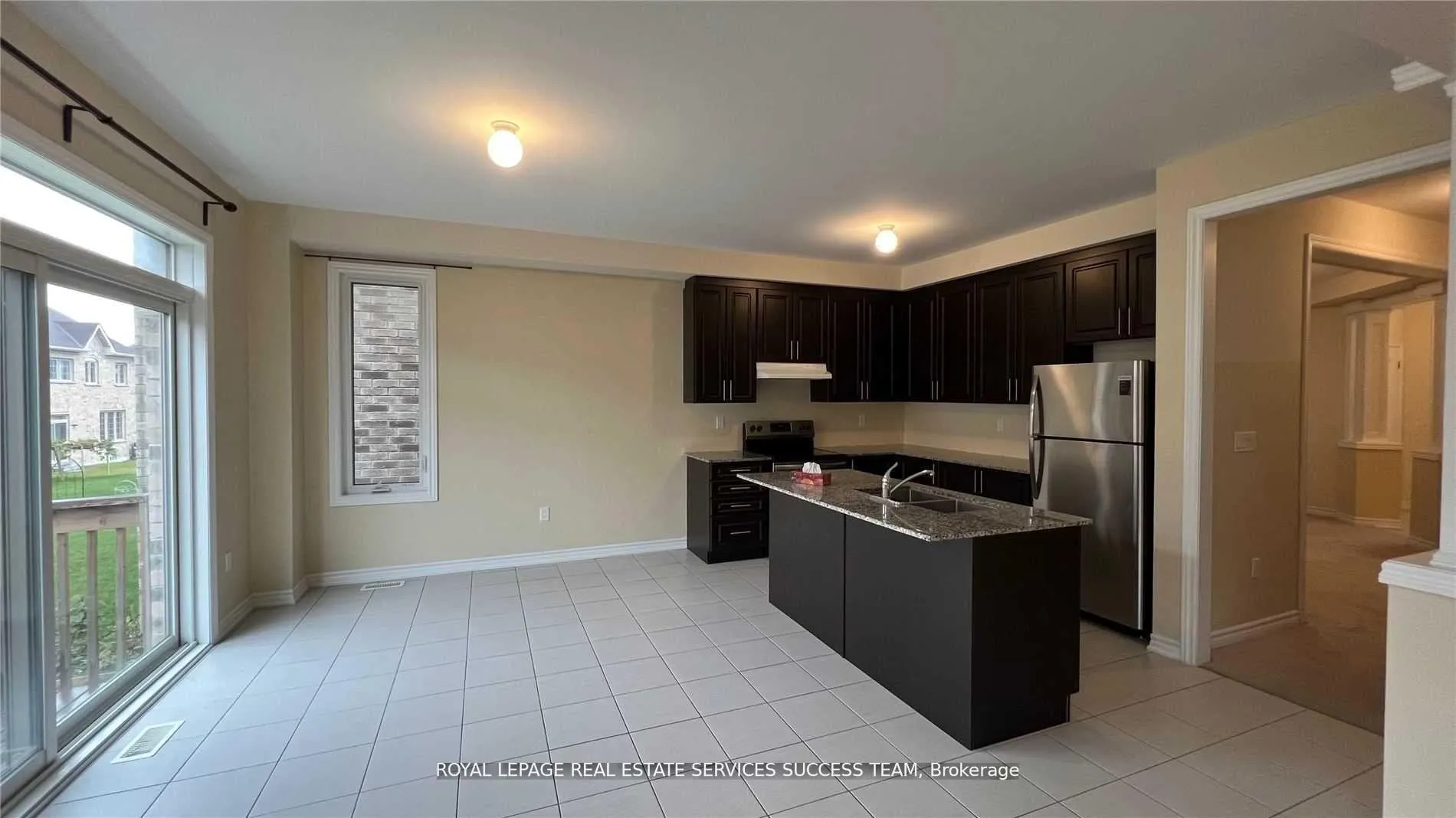 Photo 3 of 1915 Douglas Langtree Drive, Oshawa, Taunton — HOMEH