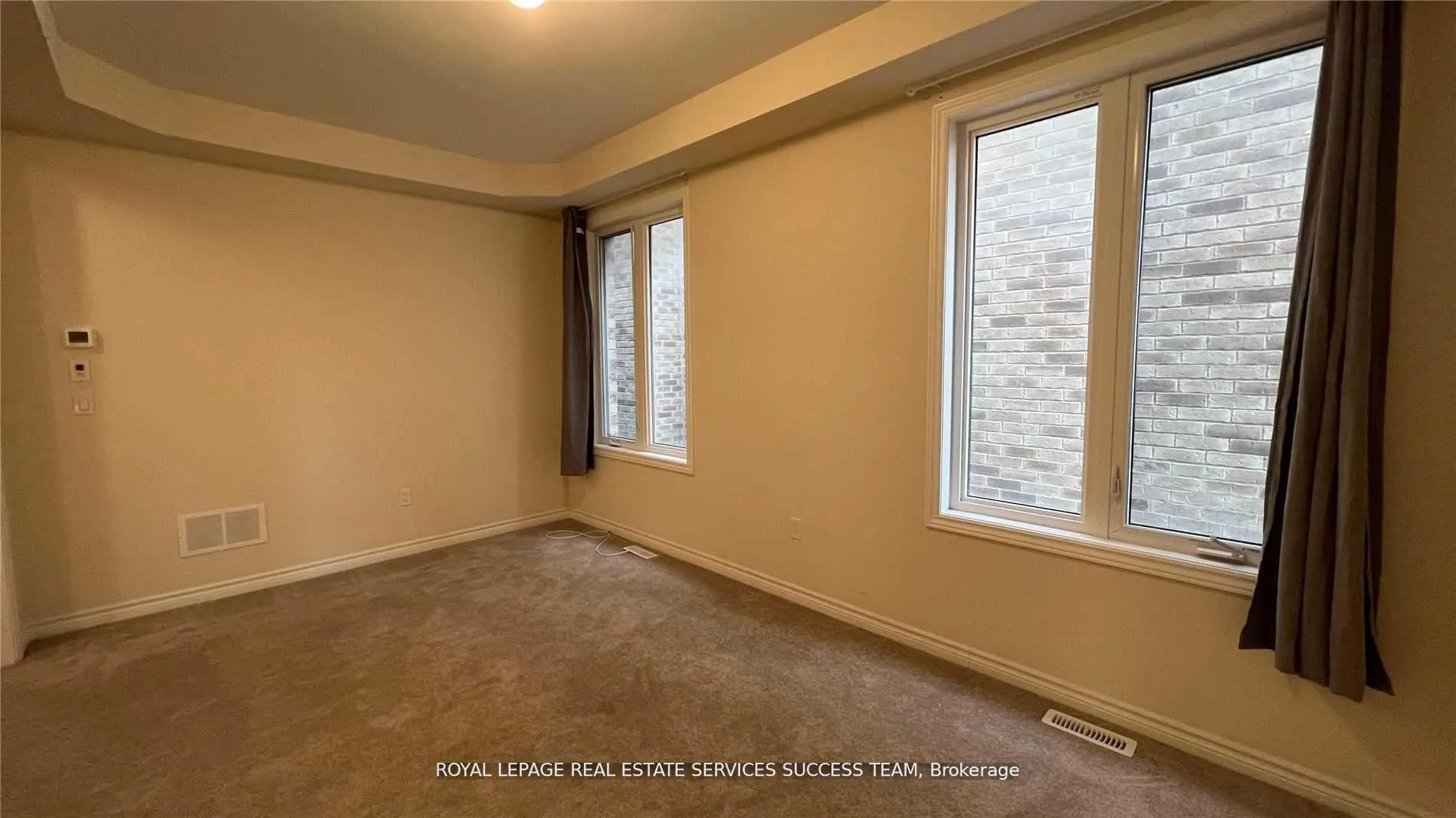 Photo 5 of 1915 Douglas Langtree Drive, Oshawa, Taunton — HOMEH