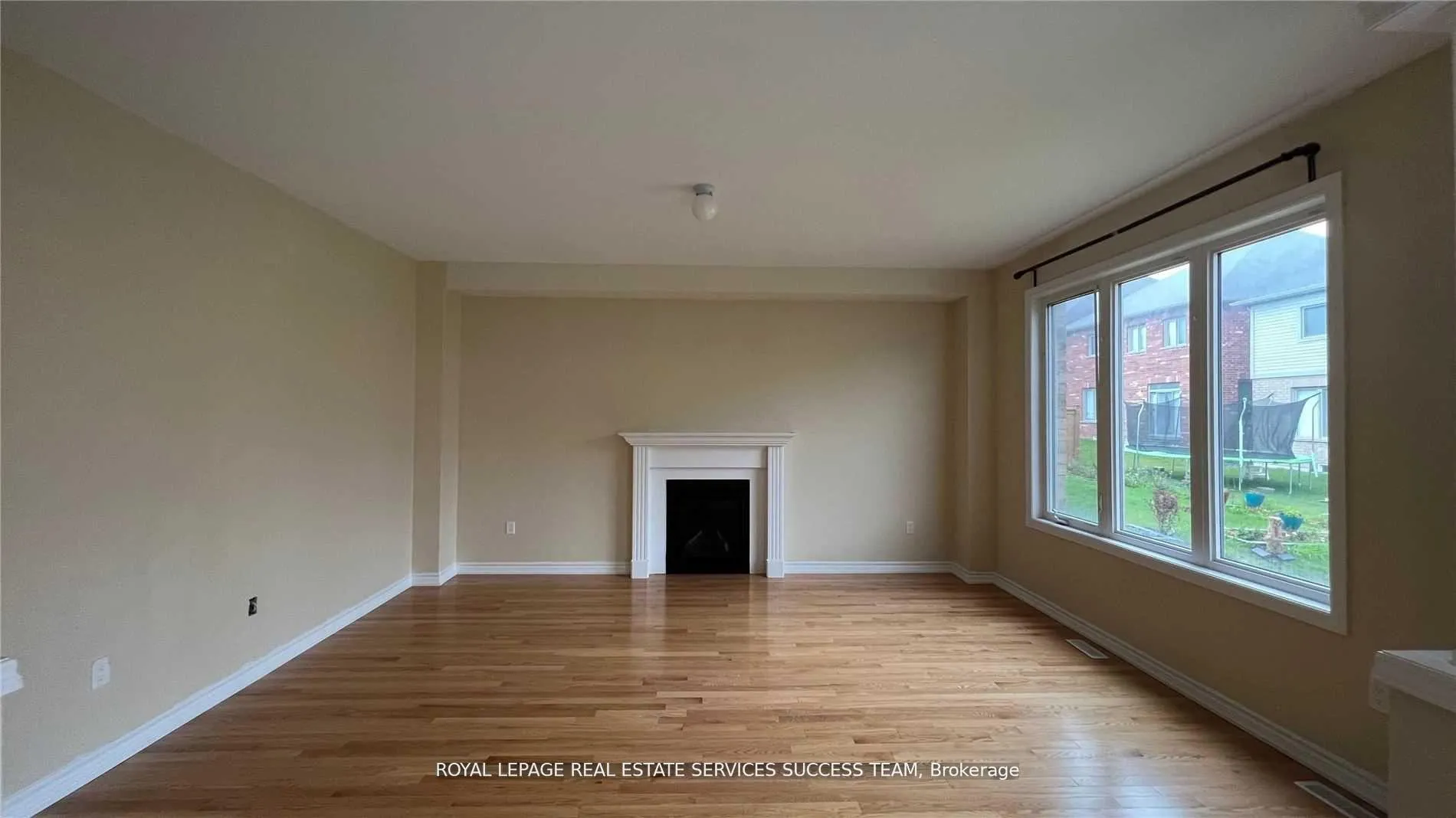 Photo 6 of 1915 Douglas Langtree Drive, Oshawa, Taunton — HOMEH