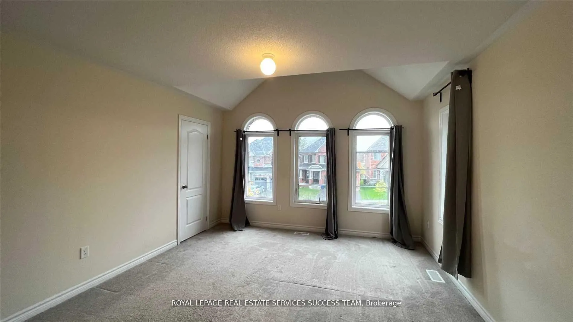 Photo 8 of 1915 Douglas Langtree Drive, Oshawa, Taunton — HOMEH