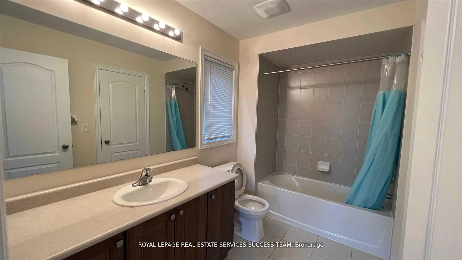 Photo 10 of 1915 Douglas Langtree Drive, Oshawa, Taunton — HOMEH