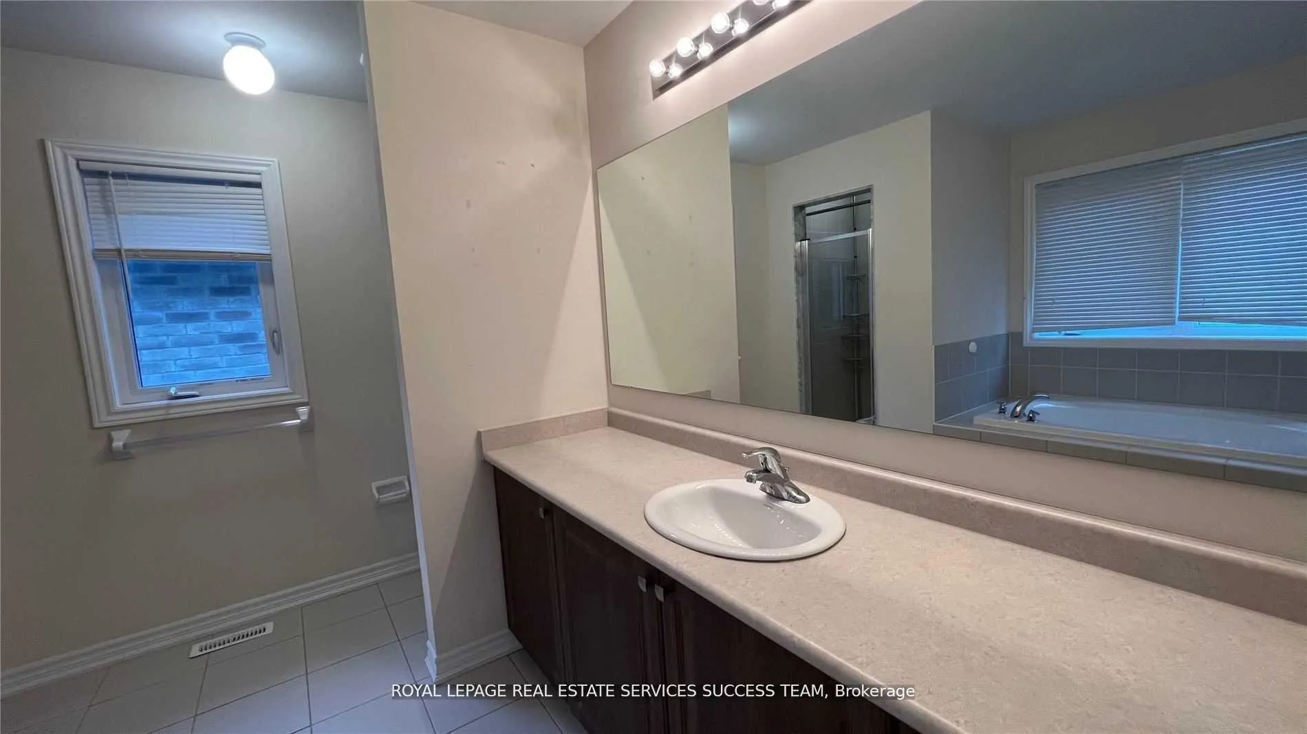 Photo 15 of 1915 Douglas Langtree Drive, Oshawa, Taunton — HOMEH