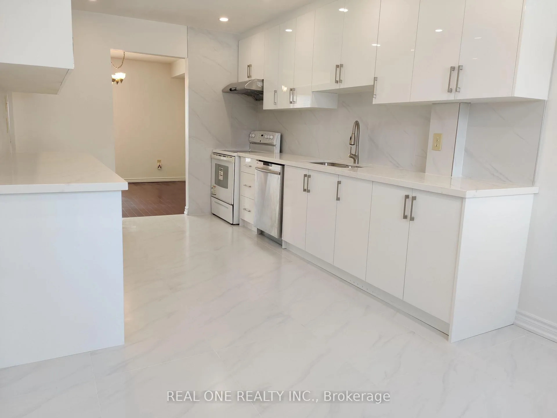 Photo 2 of Unit 50, 646 Village Parkway, Markham, Unionville — HOMEH