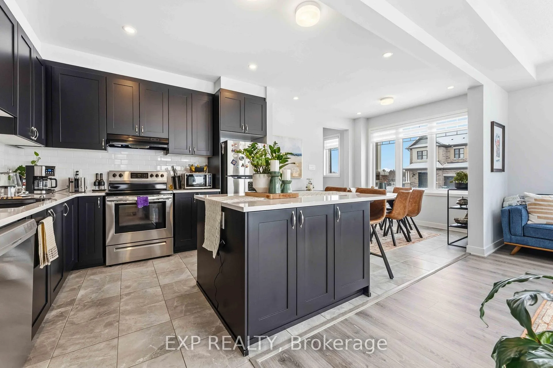 Photo 11 of 542 Filly Terrace, Ottawa, Goulbourn Twp From Franktown Rd/South To Rideau — HOMEH