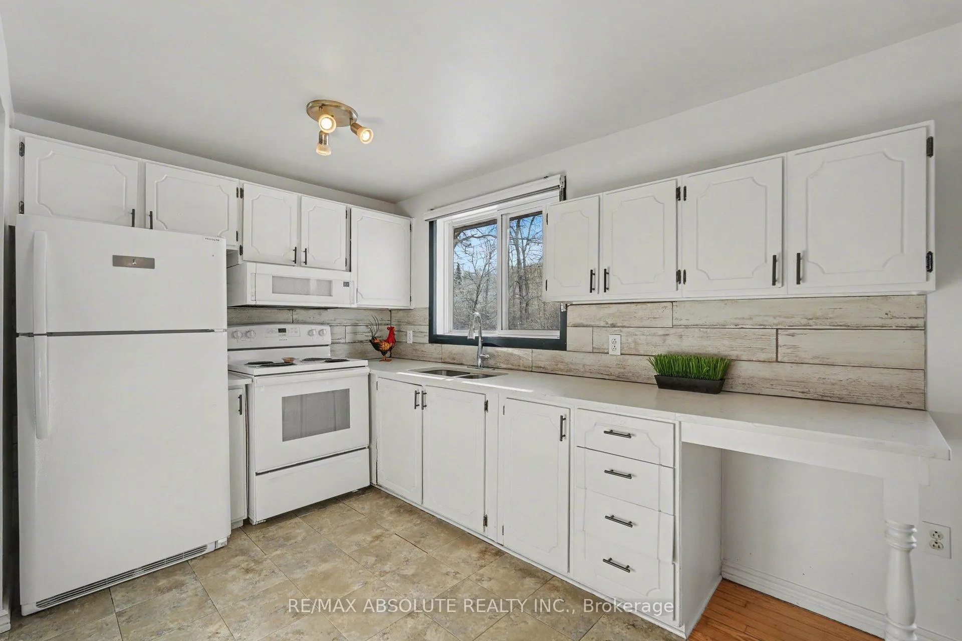 Photo 8 of 126 Ida Street N, Arnprior — HOMEH