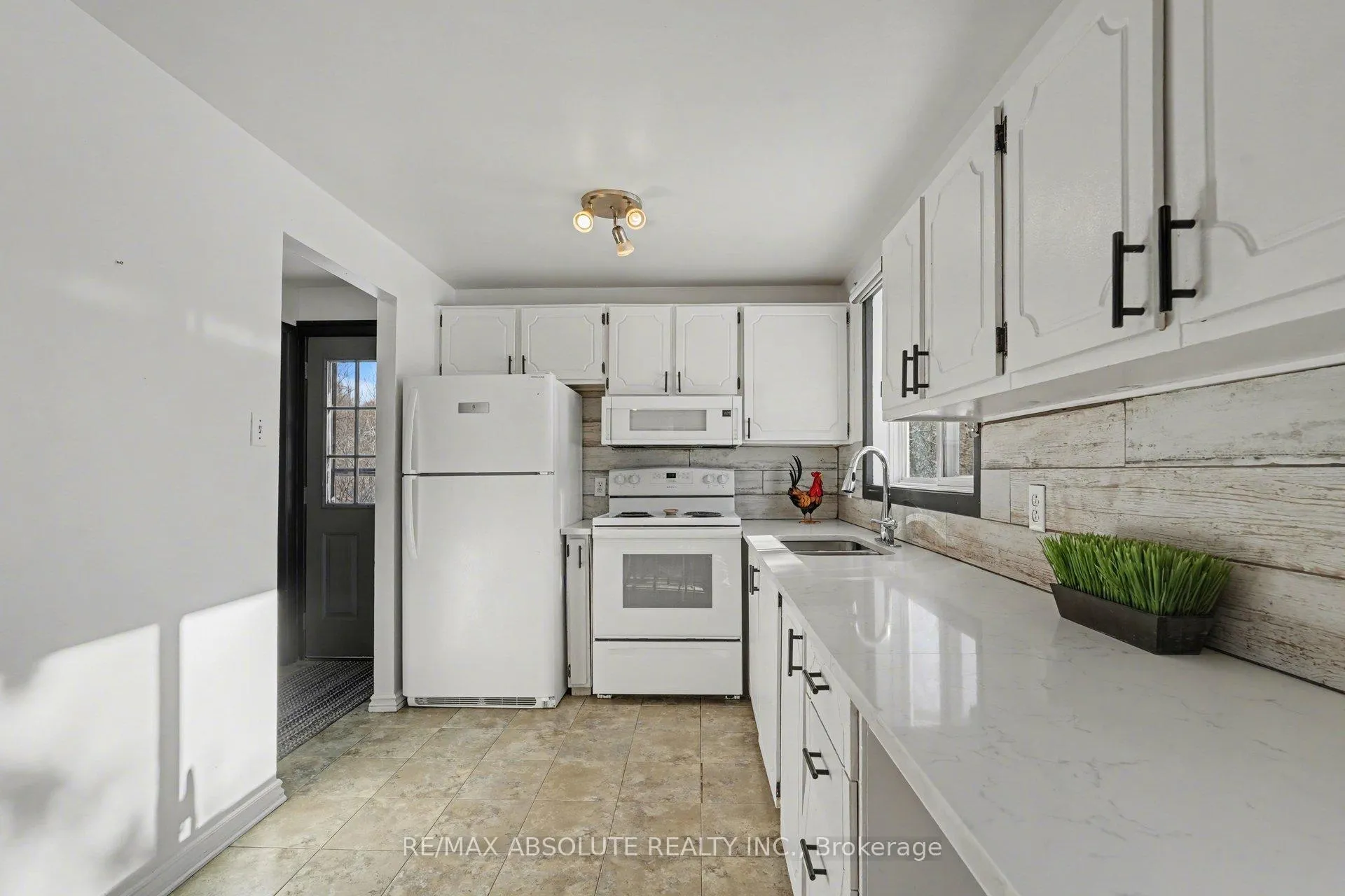 Photo 10 of 126 Ida Street N, Arnprior — HOMEH
