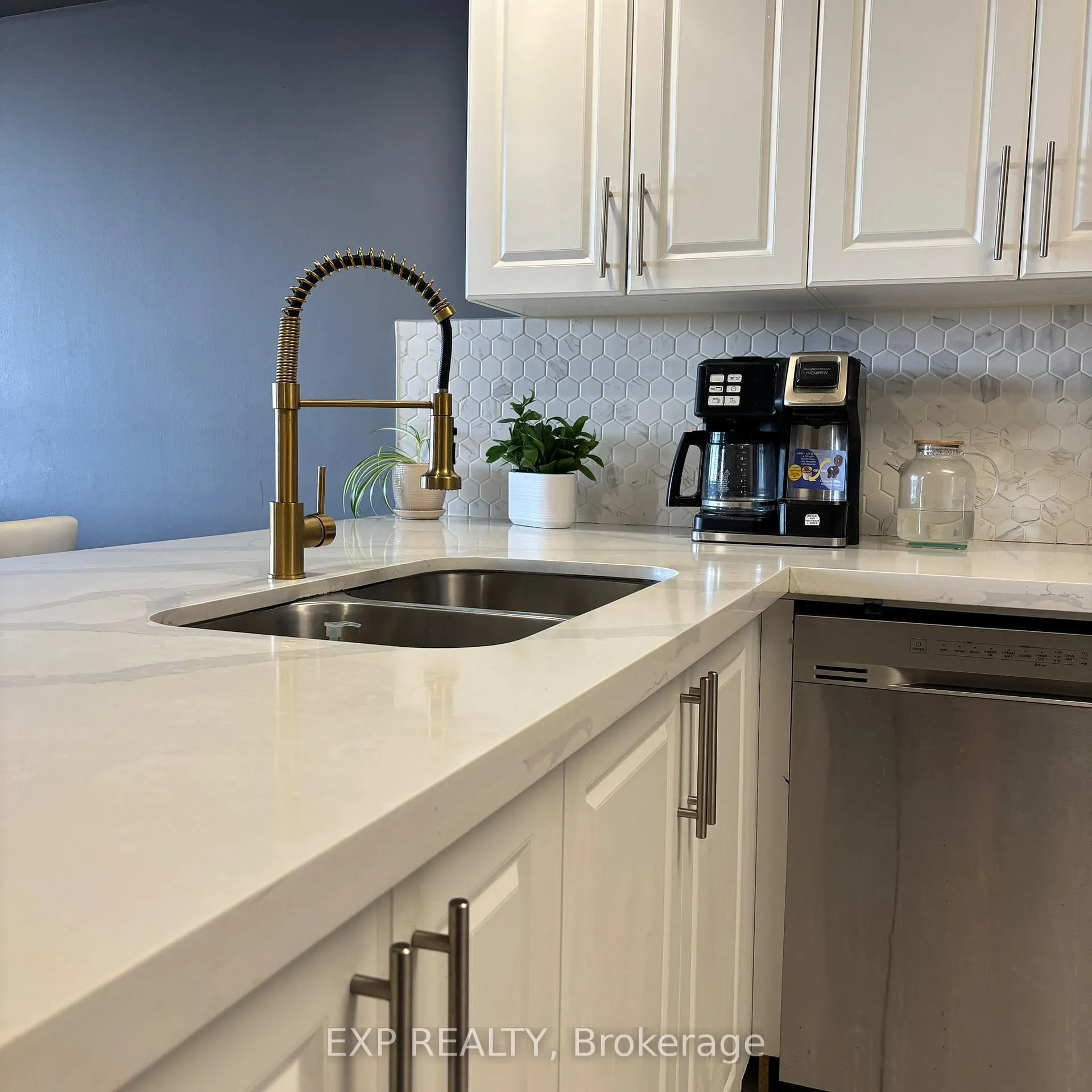 Photo 3 of Unit 2009, 236 Albion Road, Etobicoke, Elms-Old Rexdale — HOMEH
