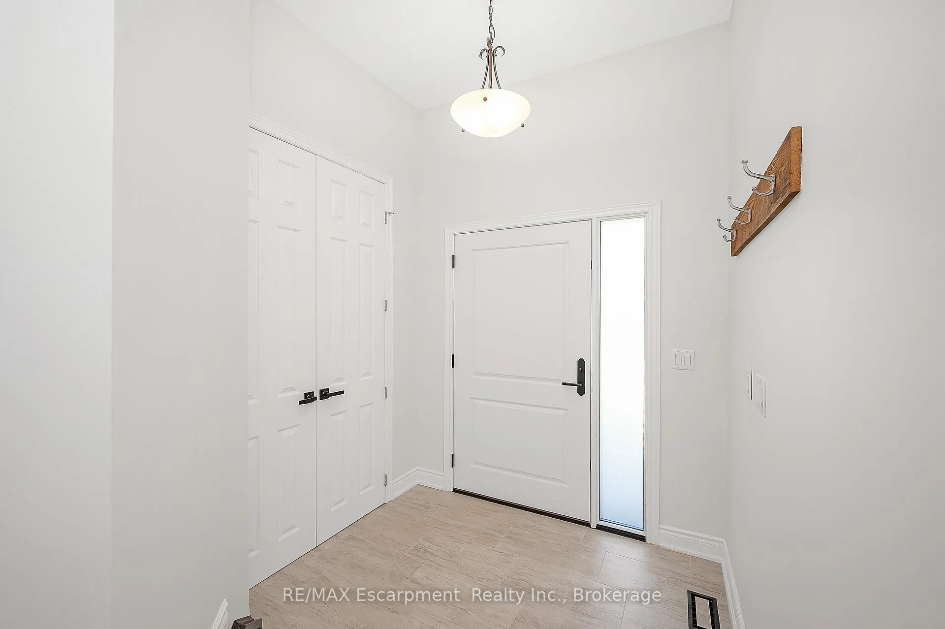 Photo 4 of 23 Howard Marshall Street, North Dumfries — HOMEH